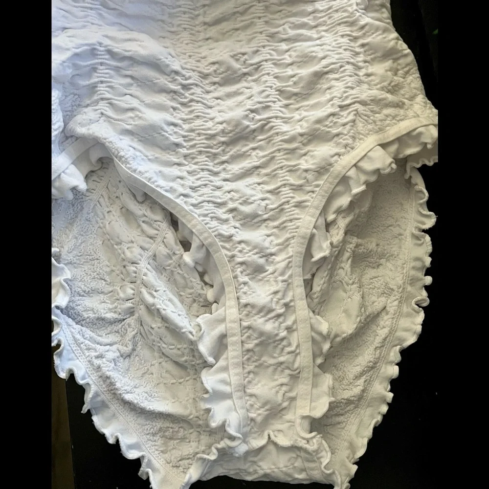 Free People’s Chloe Ruched Ruffle White Shorties Size M/L